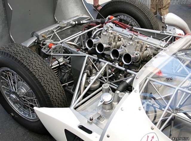 模型車收藏分享[001-CMC, 1/18, Maserati Tipo 61 Birdcage, 1961]