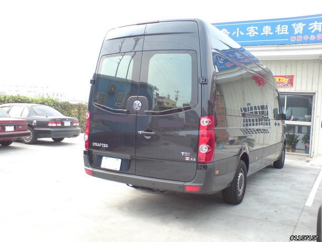 驚見!! 好大一台的VW Crafter TDI