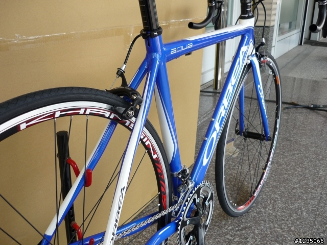 今天逛車店發現這台AQUA+.+