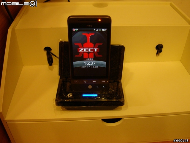 [開箱]HTC Hero專用鏡面多功能傳輸座充