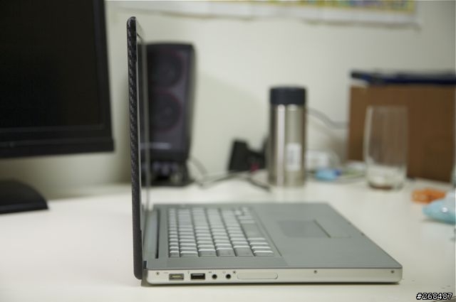 [分享] Macbook Pro Carbonized! 舊麥書也來碳纖化