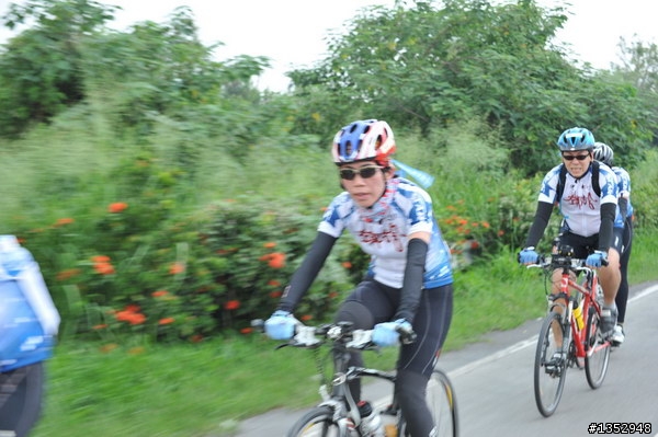 09年10月11日台南墾丁150k星光團車友寫真(感謝牛仔小東店提供)