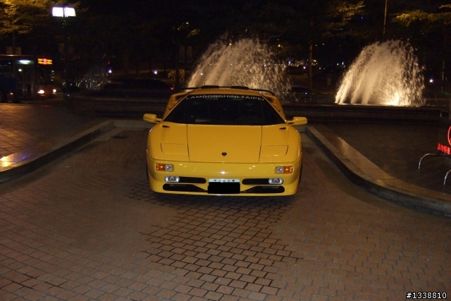 我也有拍到君悅那台430Scuderia  但.........馬走了  來了更猛的  連430車主都忍不住拍牠幾張