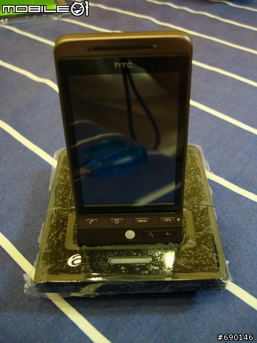 [開箱]HTC Hero專用鏡面多功能傳輸座充