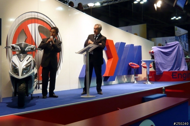 "新FIGHTER發表"  09 EICMA (感謝KTFFTP大大)