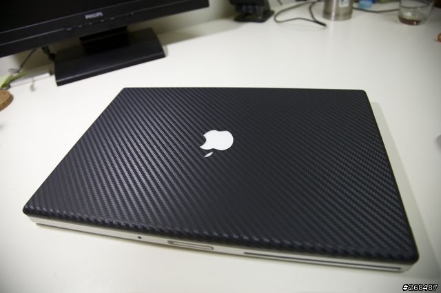 [分享] Macbook Pro Carbonized! 舊麥書也來碳纖化