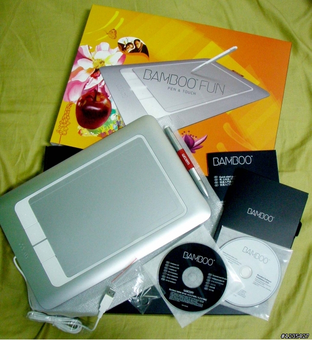 {開箱}新入手的WACOM 繪圖板