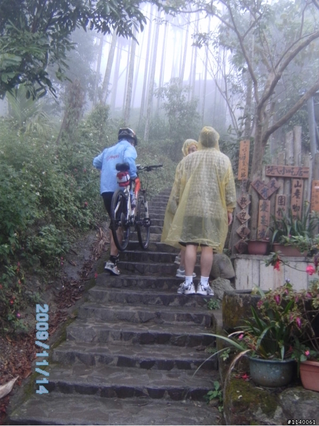 [遊記]獨立山國家森林步道之鐵道~牽車~扛車雲霧飄渺之旅!