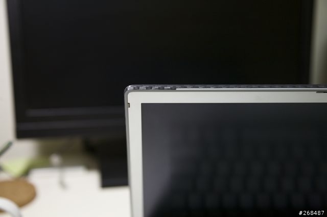 [分享] Macbook Pro Carbonized! 舊麥書也來碳纖化