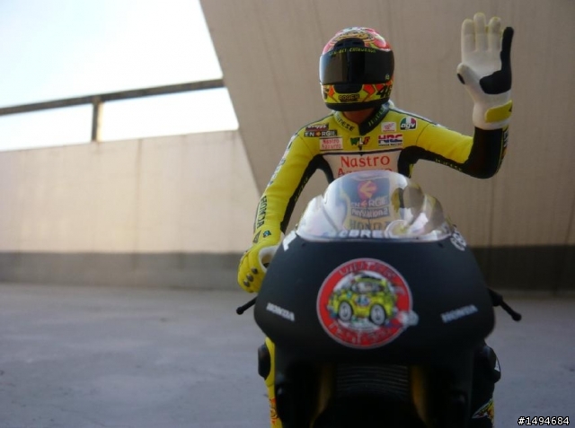 模型車收藏分享[012-Minichamps, 1/12, 小飛俠 Rossi, Moto GP 機車]