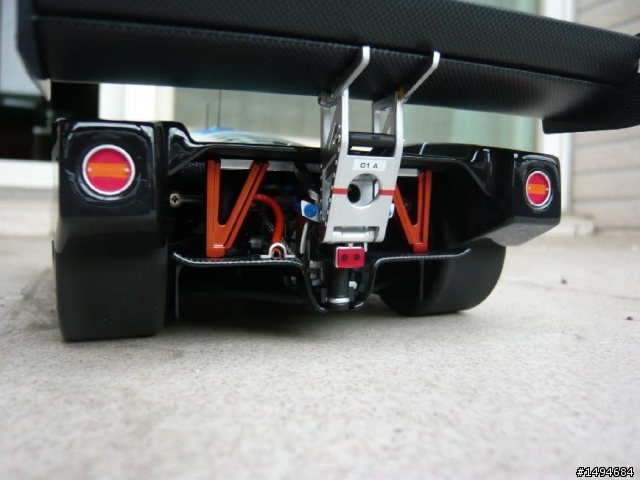 模型車收藏分享[018-Exoto-RLG19190, 1/18, Sauber-Mercedes C9 #61, 1988]