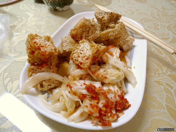 [台南]發現一家好吃的蔥油餅!! <-- (明明是蔥肉餅..&新增辣包子跟臭豆腐~)