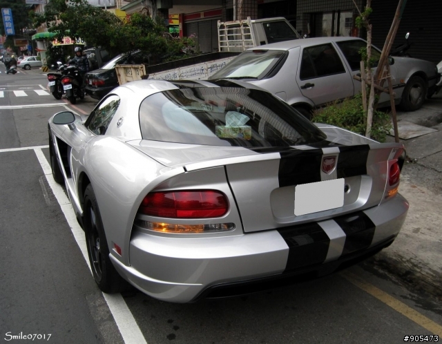 終於遇到他了!!  美國毒蛇 VIPER SRT10!!