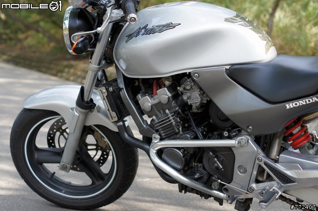 250cc級距對決-小黃蜂250 VS VTR250