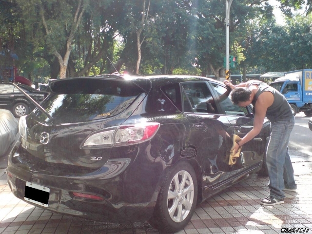 小黑到啦~New Mazda3 2.0 汽車美容&BILSTEIN開箱分享