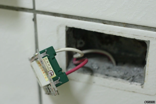 [開箱]用料紮實的省電安全插座