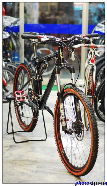 分享我的XC專用"SPINNER Aeris - 320-100 RLC"前叉