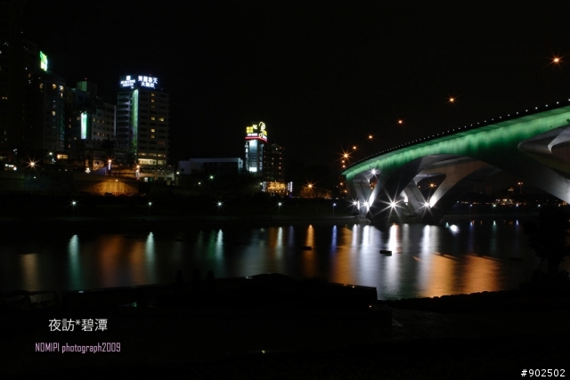 碧潭吊橋....起大樓