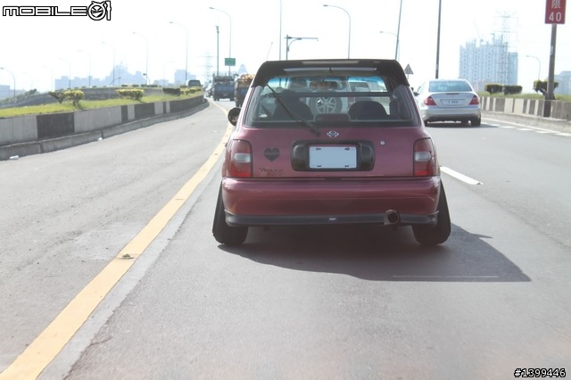 這個八字腳讓我嚇了好大一跳 - Nissan March
