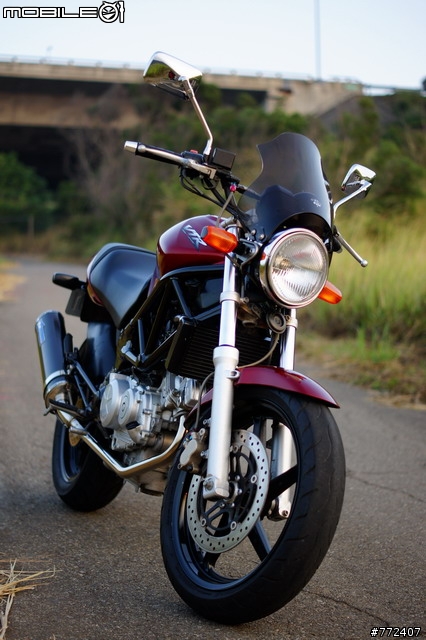 250cc級距對決-小黃蜂250 VS VTR250