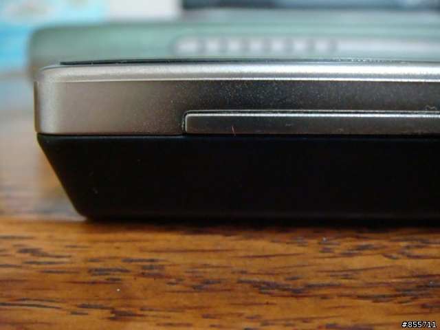HTC D2 鐵框生鏽