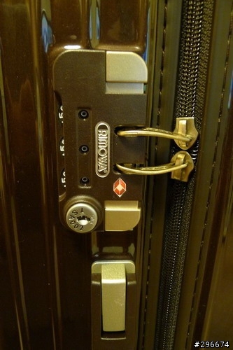 [開箱] RIMOWA PC防彈橡膠 行李箱