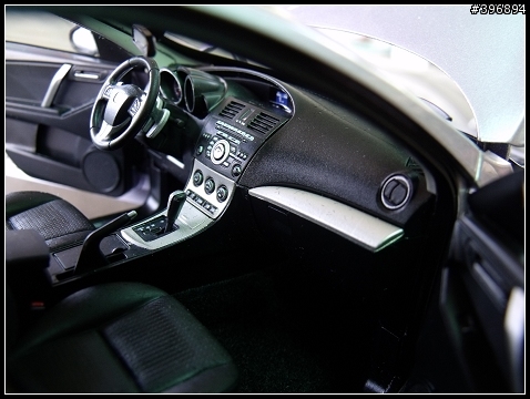 小小New MAZDA3 銀紫色 開箱 (12.30新增照片)