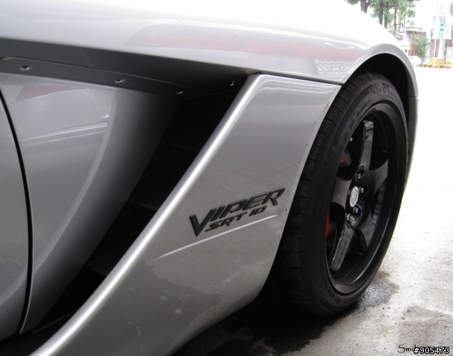 終於遇到他了!!  美國毒蛇 VIPER SRT10!!