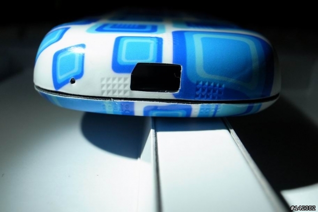 [一線曙光]更新!!HTC TATTOO 訂製外殼品質很差且有化學物臭味