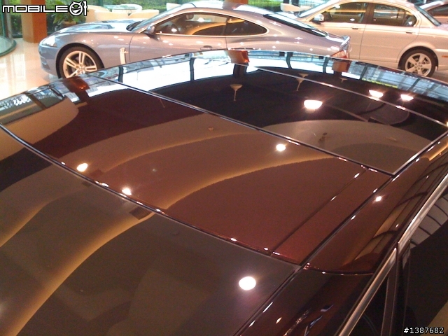 JAGUAR New XJ到位，手機像素不高，傷眼請見諒！