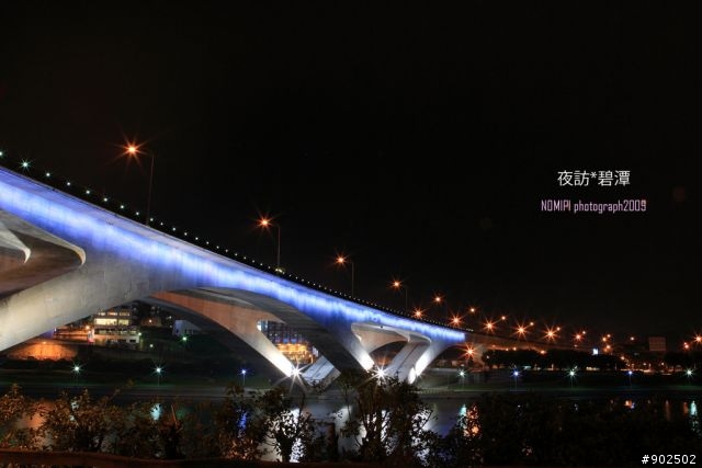 碧潭吊橋....起大樓