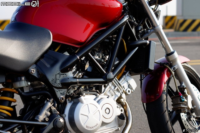 250cc級距對決-小黃蜂250 VS VTR250