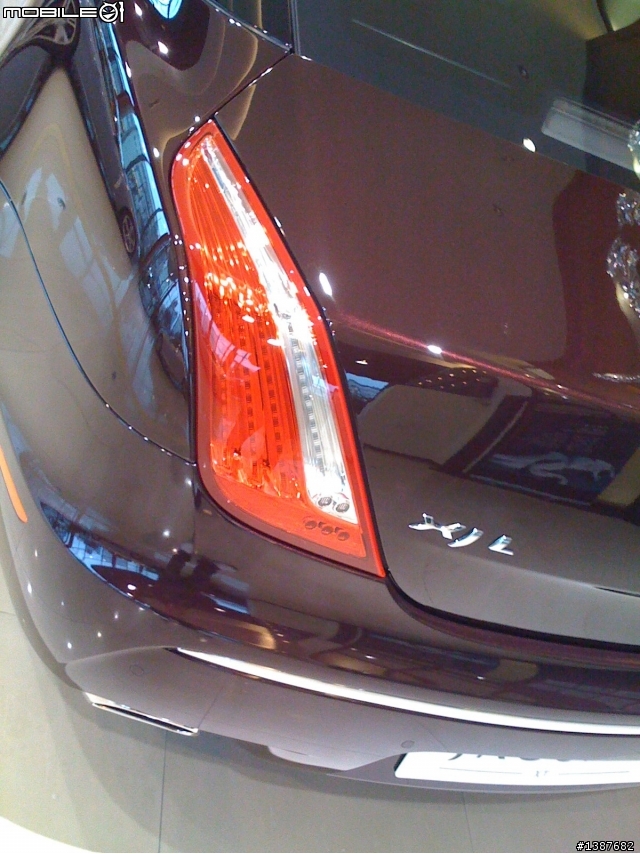 JAGUAR New XJ到位，手機像素不高，傷眼請見諒！