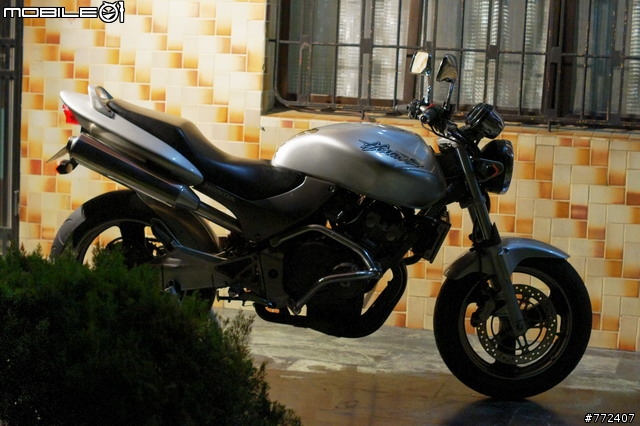 250cc級距對決-小黃蜂250 VS VTR250