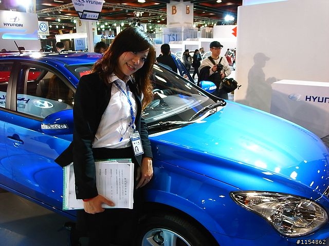 [車展]Hyundai i30!!(內附業代美眉)