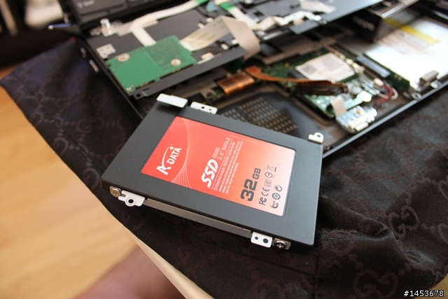 我的 SZ 重生了~ 龜速 Fujitsu 5400rpm 250GB HDD 換上 A-Data SSD S592 32GB ( 感謝 Kao01 教學文 )