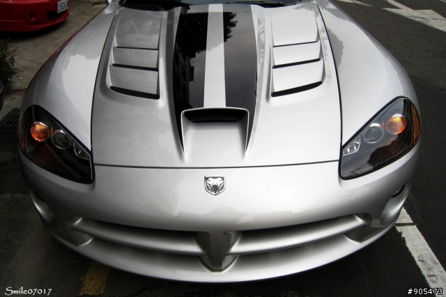 終於遇到他了!!  美國毒蛇 VIPER SRT10!!