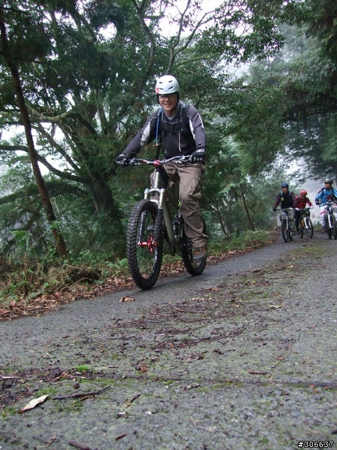 騎車、爬山兩相宜之郡大林道 (新增下坡影片)