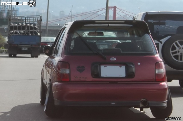 這個八字腳讓我嚇了好大一跳 - Nissan March