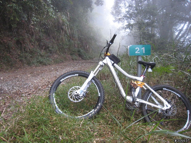 騎車、爬山兩相宜之郡大林道 (新增下坡影片)