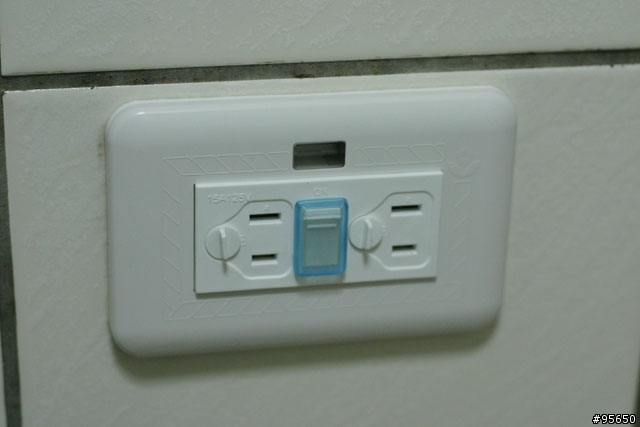 [開箱]用料紮實的省電安全插座