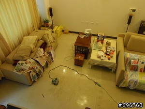 慘狀~強烈建議自家用拋光瓷英磚少碰為妙!!!
