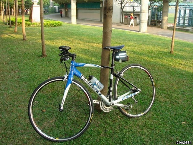 捷安特2010FCR1藍白......無怨無悔的選擇...