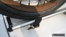 有使用鹿牌(900-2)轎車型專用雙鋁槽攜車架的車友要注意喔