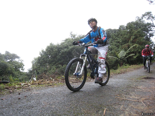 騎車、爬山兩相宜之郡大林道 (新增下坡影片)