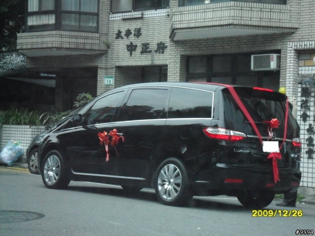 周日看到的LUXGEN結婚禮車