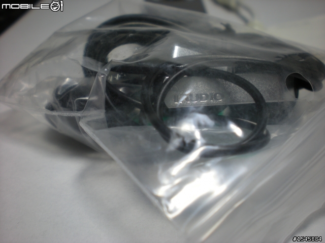 [開箱]新手初次發文，Cowon iAudio E2 4G(黑)。