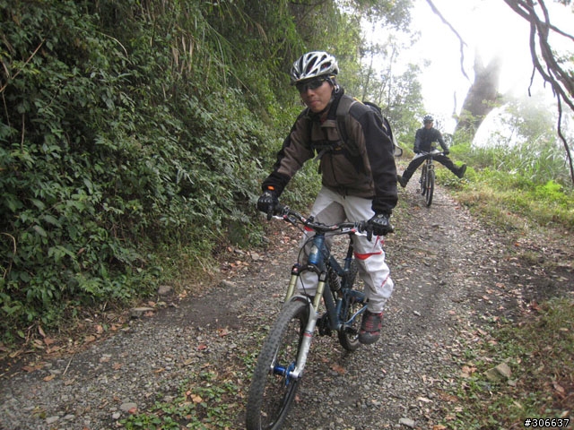 騎車、爬山兩相宜之郡大林道 (新增下坡影片)