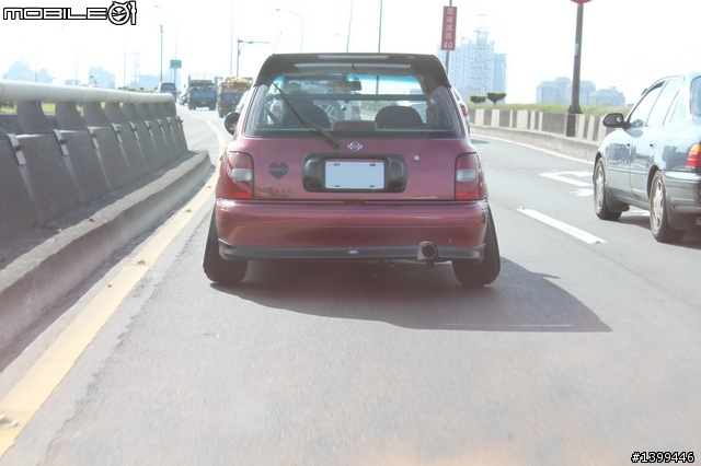 這個八字腳讓我嚇了好大一跳 - Nissan March