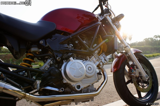 250cc級距對決-小黃蜂250 VS VTR250